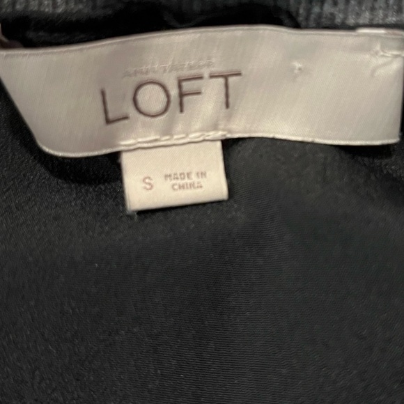 🔥Loft Hi/Lo V-Neck Leopard Print Sweater Size:S Color:Black and Gray - Picture 9 of 9